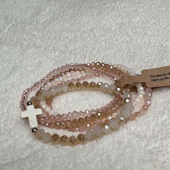 Beaded Bracelets Pretty Neutral Cream & Soft Pink Set of 5 w/a Cross Charm NWOT - Picture 4 of 12